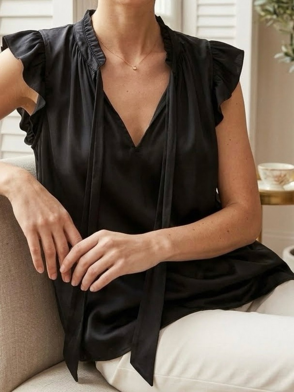 Banana Republic Blouse Black Ruffle Sleeves & tie-neck V-neck high-low hem large
